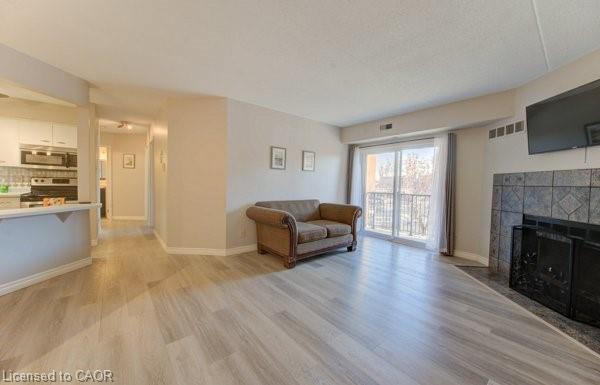 27-3085 Kingsway Drive Property Photo 7