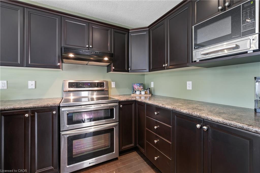 37 Applewood Street Property Photo 8