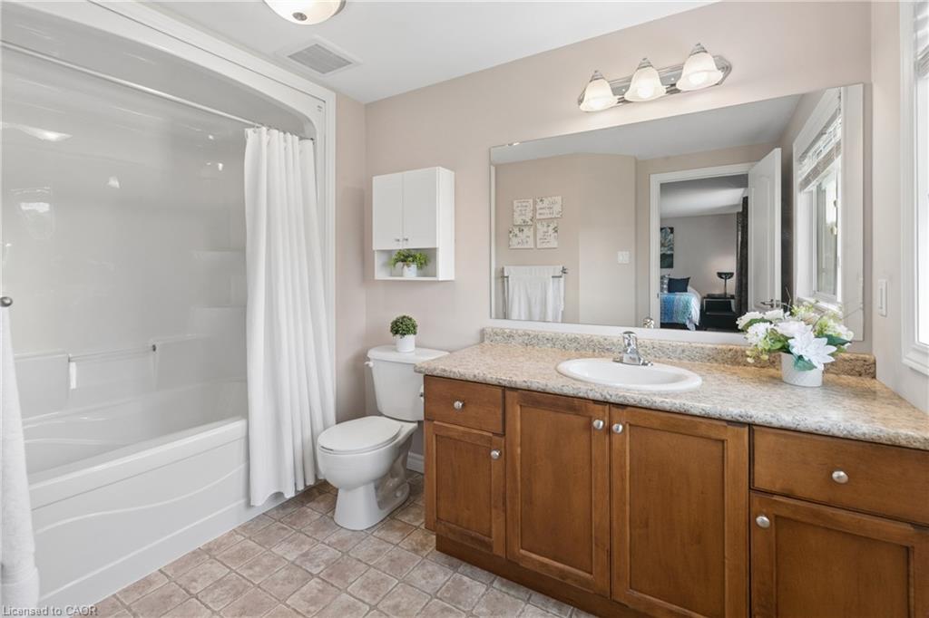 37 Applewood Street Property Photo 18