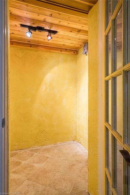 1 Kusins Court Property Photo 27