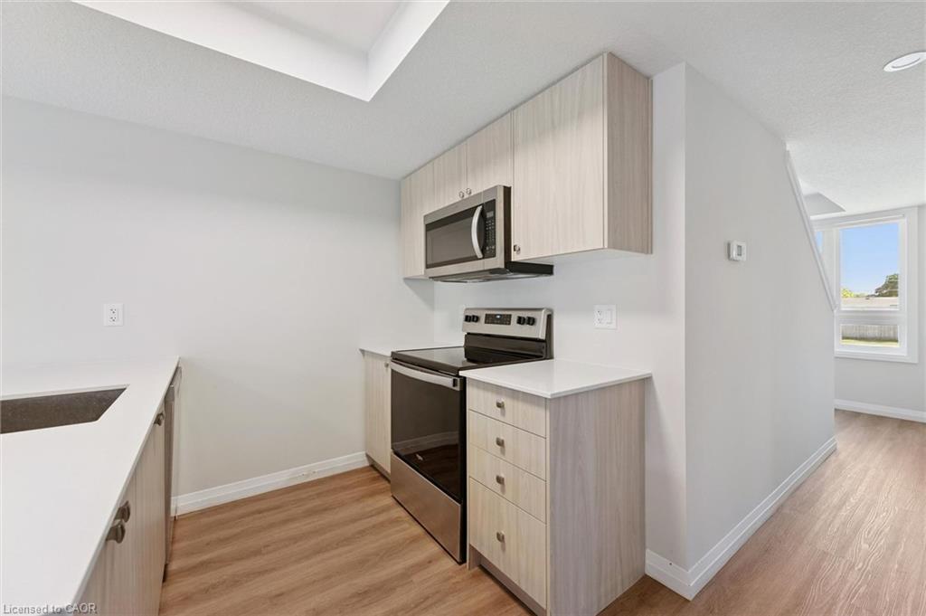 D9-410 Northfield Drive W Property Photo 8