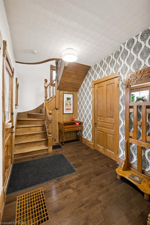9 Park Avenue W Property Photo 11