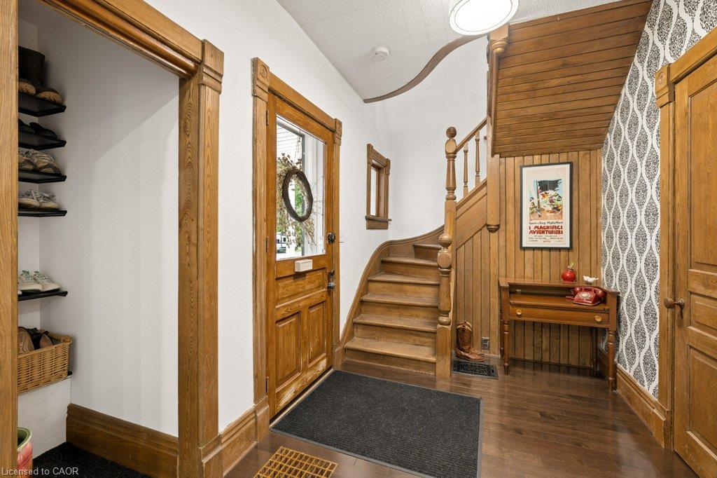 9 Park Avenue W Property Photo 12