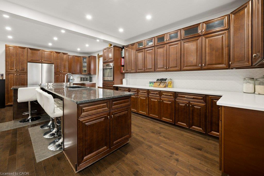 9 Park Avenue W Property Photo 14