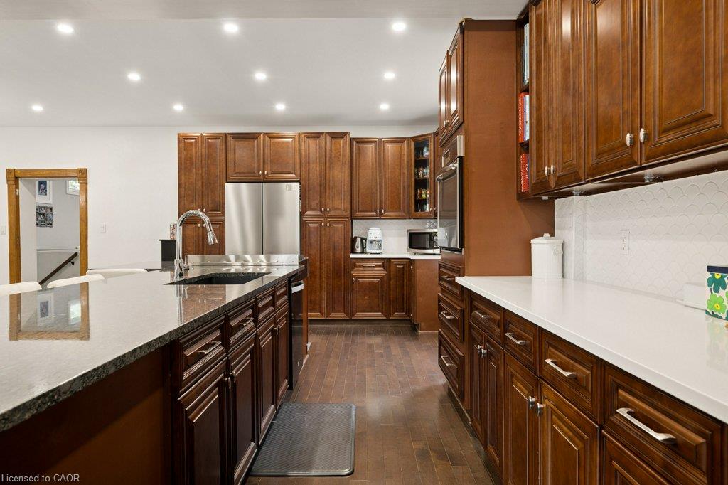 9 Park Avenue W Property Photo 15