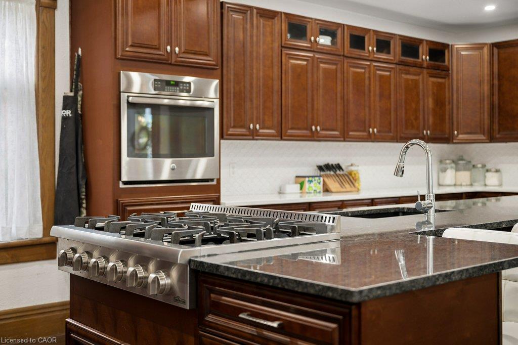 9 Park Avenue W Property Photo 20