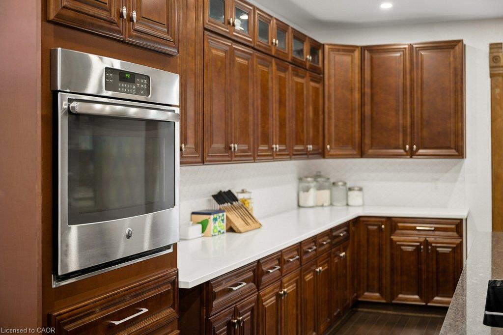9 Park Avenue W Property Photo 23