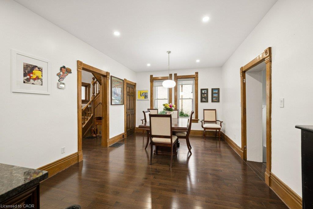 9 Park Avenue W Property Photo 24