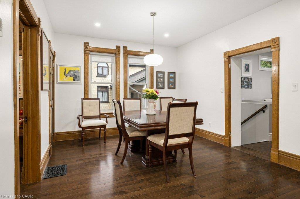 9 Park Avenue W Property Photo 25