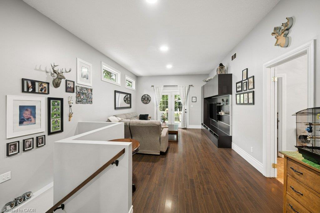9 Park Avenue W Property Photo 26