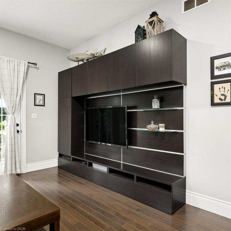 9 Park Avenue W Property Photo 28