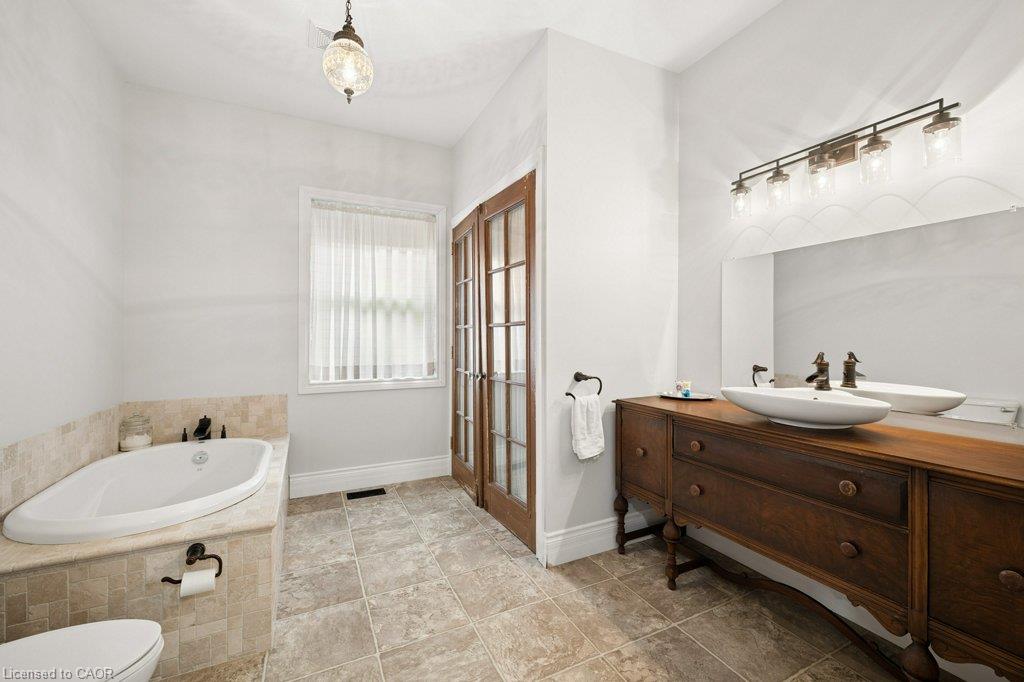 9 Park Avenue W Property Photo 30
