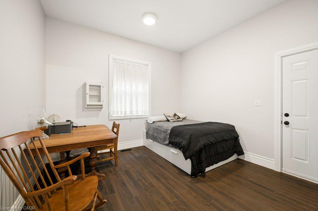 9 Park Avenue W Property Photo 31