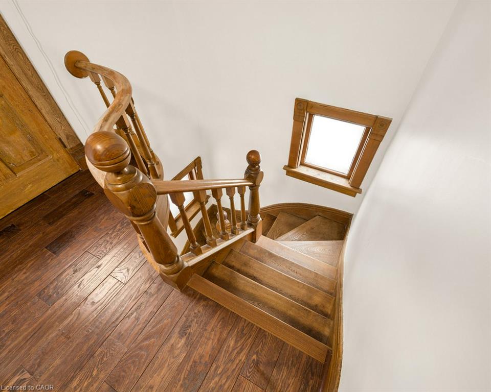 9 Park Avenue W Property Photo 32