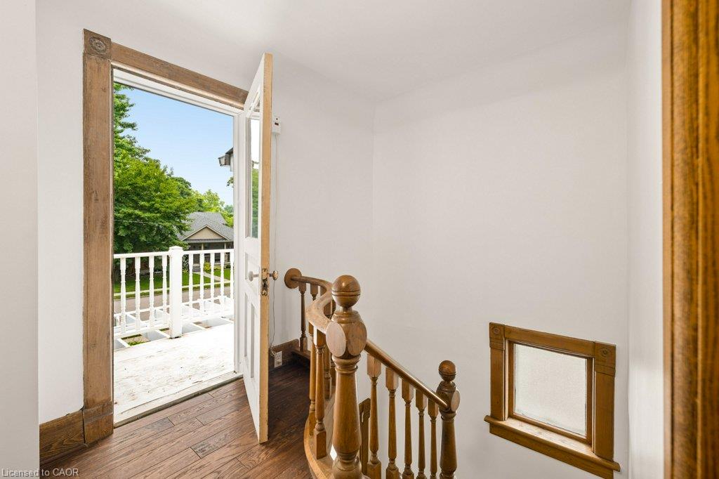9 Park Avenue W Property Photo 33