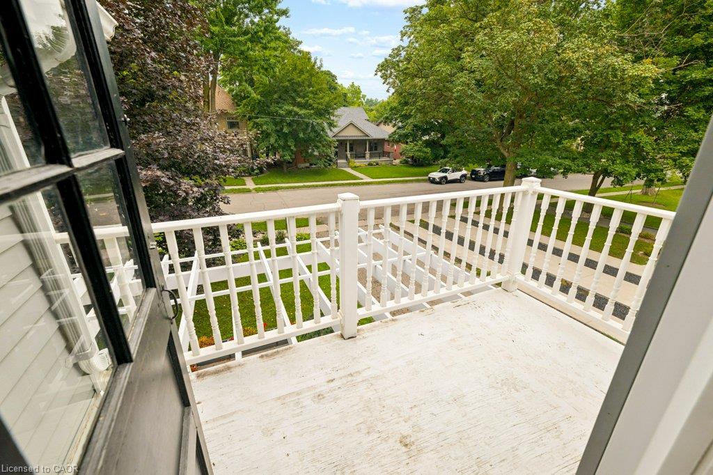 9 Park Avenue W Property Photo 34