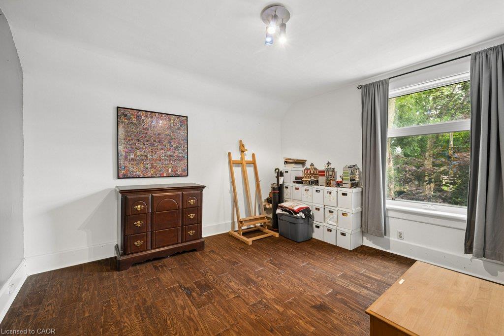 9 Park Avenue W Property Photo 36