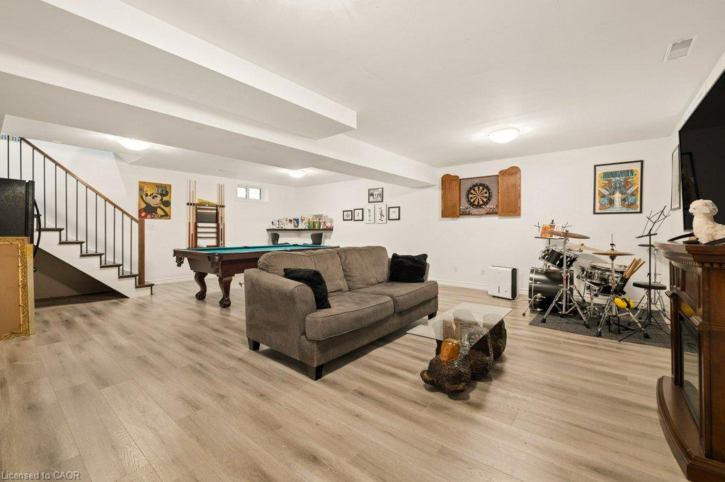 9 Park Avenue W Property Photo 42