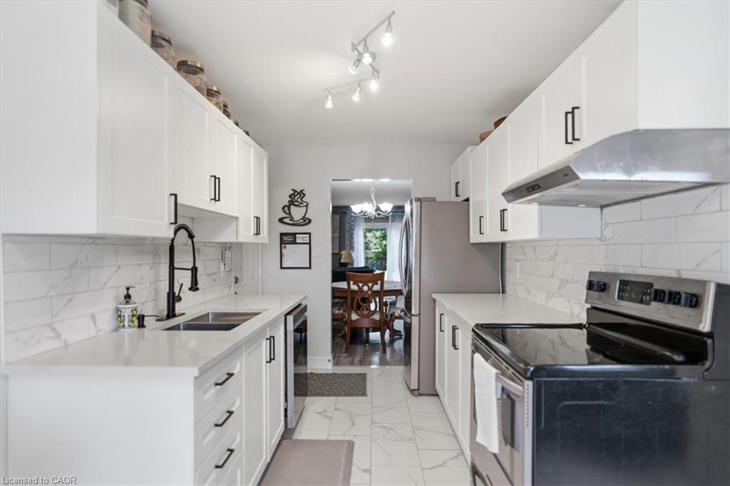 4804 John Street Property Photo 5