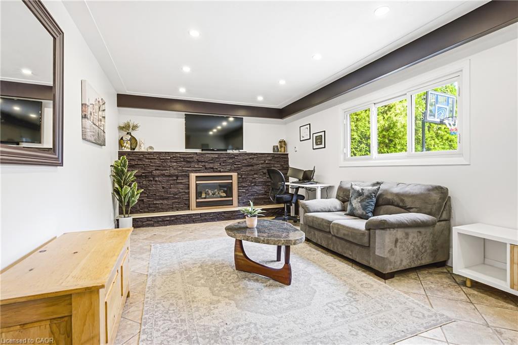 364 Fennell Avenue W Property Photo 14
