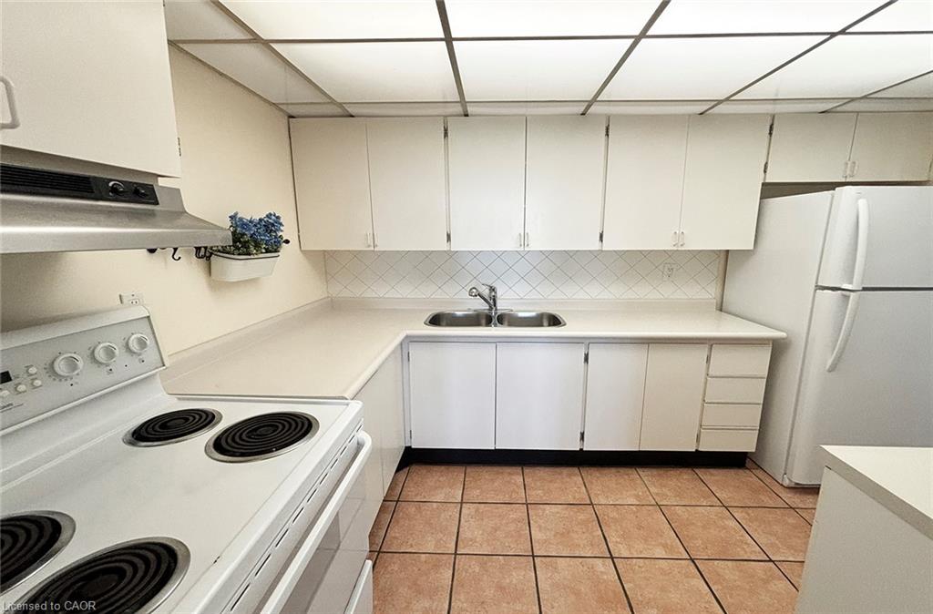 1004-20 Speers Road Property Photo 12