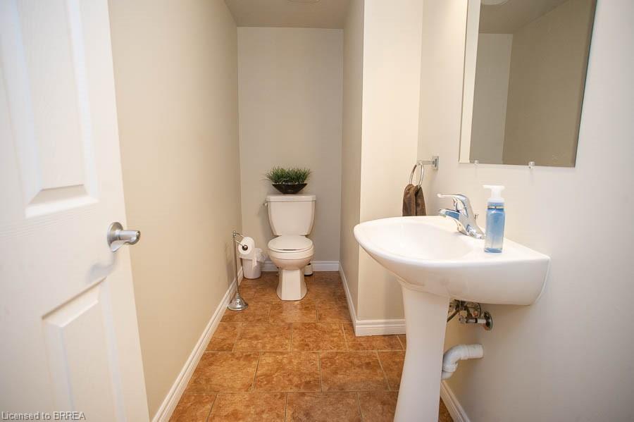 67-20 Mcconkey Crescent Property Photo 4