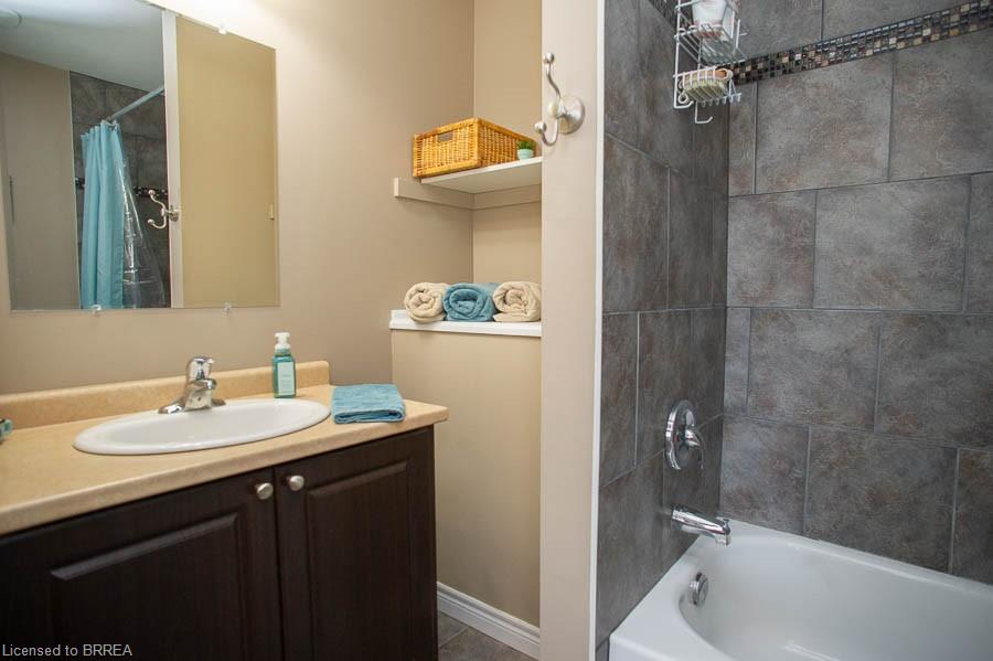 67-20 Mcconkey Crescent Property Photo 15