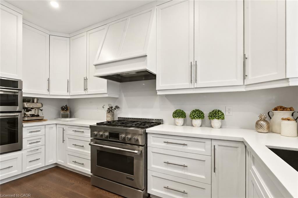 18 Pelham Drive Property Photo 14