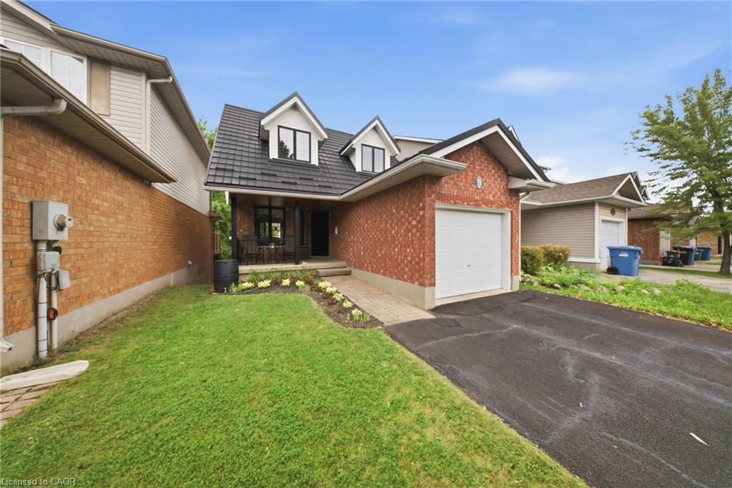19 Boulder Crescent Property Photo 2