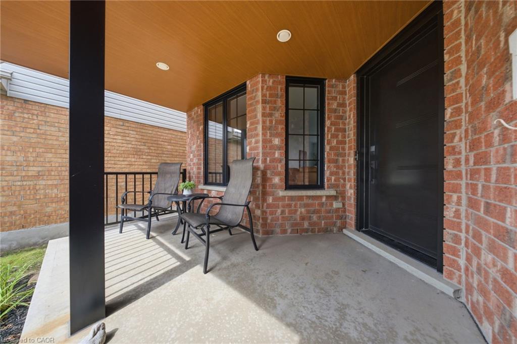 19 Boulder Crescent Property Photo 3