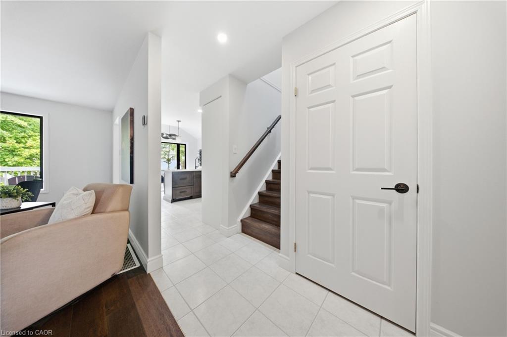 19 Boulder Crescent Property Photo 4