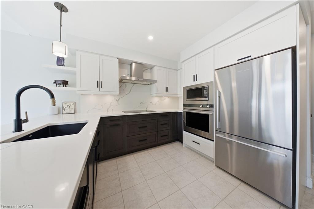 19 Boulder Crescent Property Photo 11