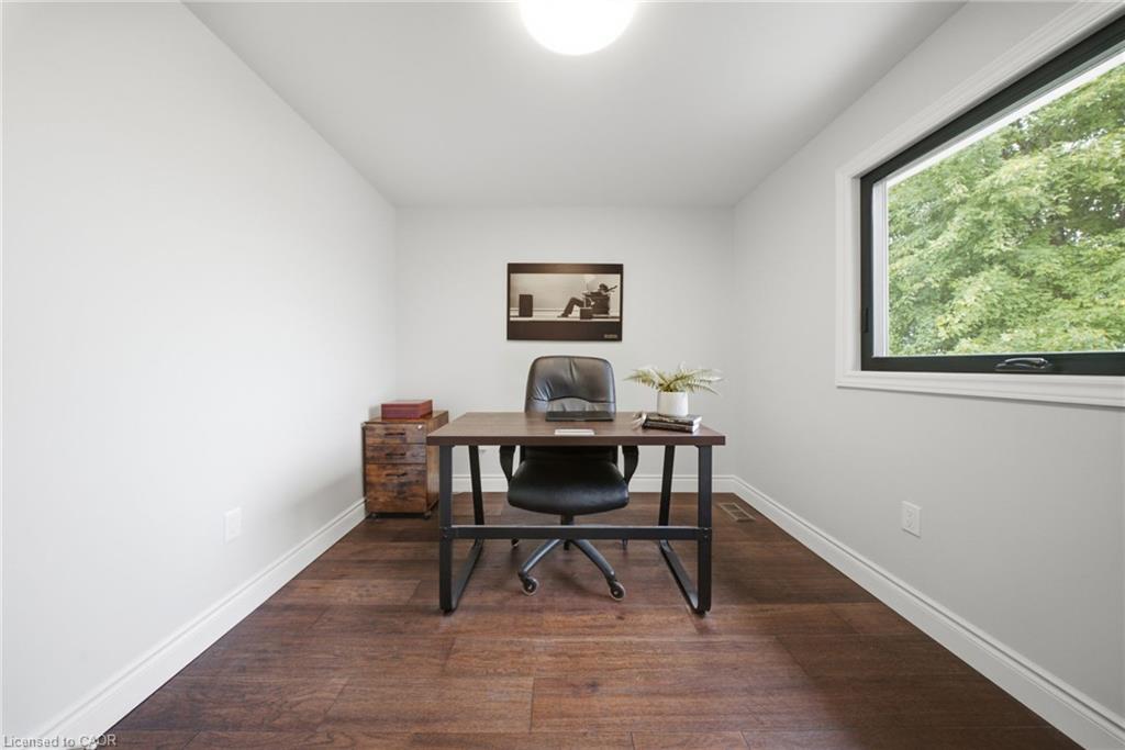 19 Boulder Crescent Property Photo 25