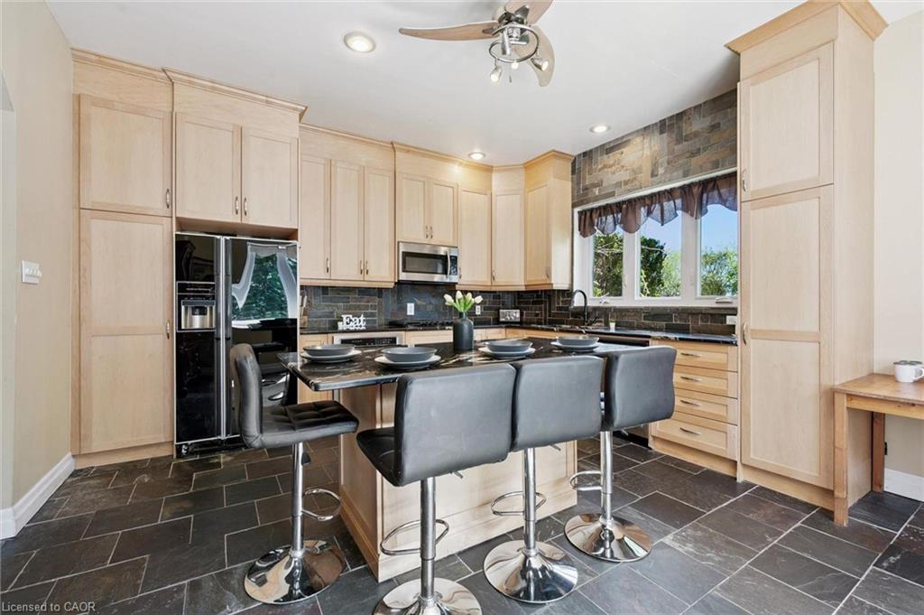 6594 Forestell Road Property Photo 4