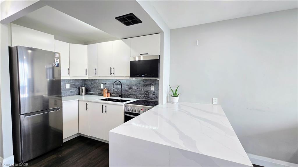 3003-150 Charlton Avenue E Property Photo 6