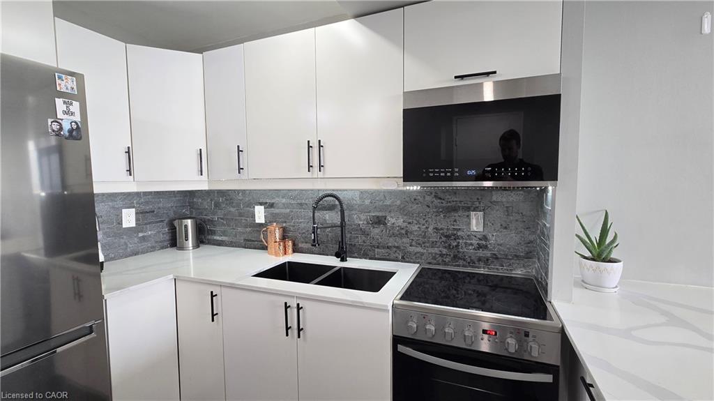 3003-150 Charlton Avenue E Property Photo 7