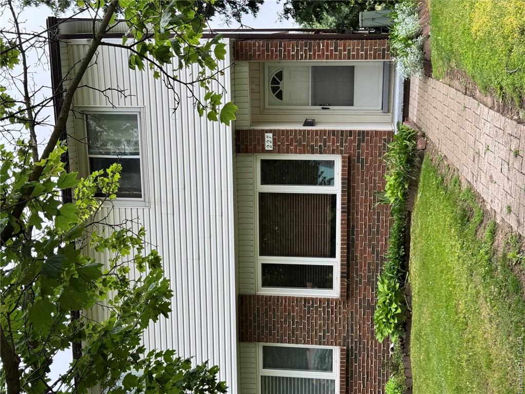 1-227 Fergus Avenue Property Photo 1