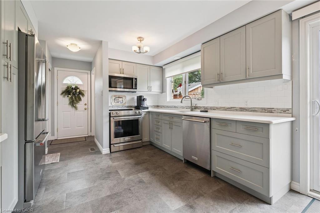 775 Riverside Drive N Property Photo 18