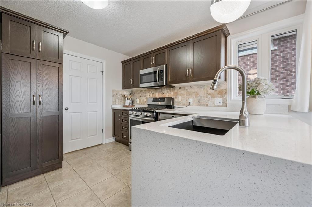 29 English Crescent Property Photo 15