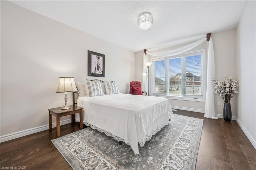 29 English Crescent Property Photo 17