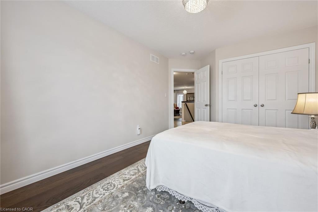 29 English Crescent Property Photo 18