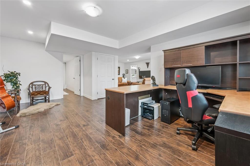 29 English Crescent Property Photo 31