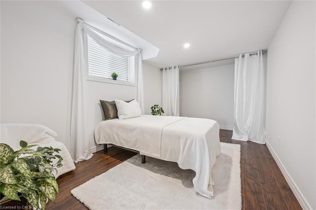 29 English Crescent Property Photo 32