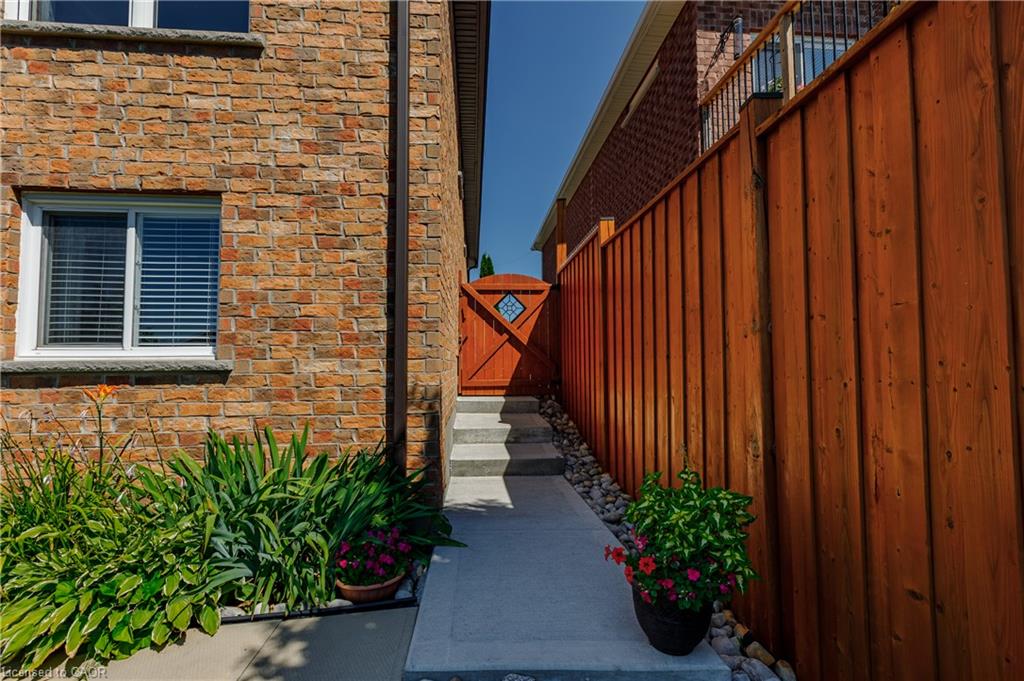29 English Crescent Property Photo 42