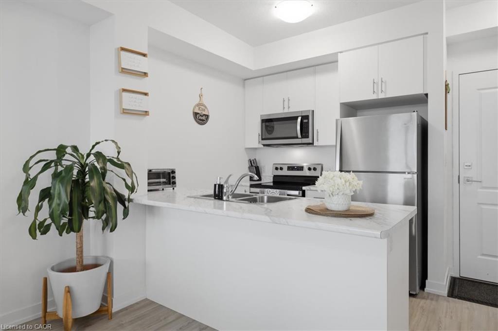 603-450 Dundas Street E Property Photo 17