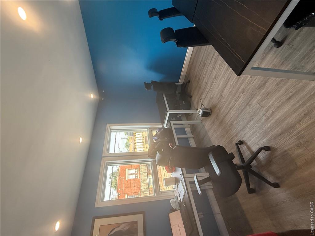 214 Kenilworth Avenue N Property Photo 1