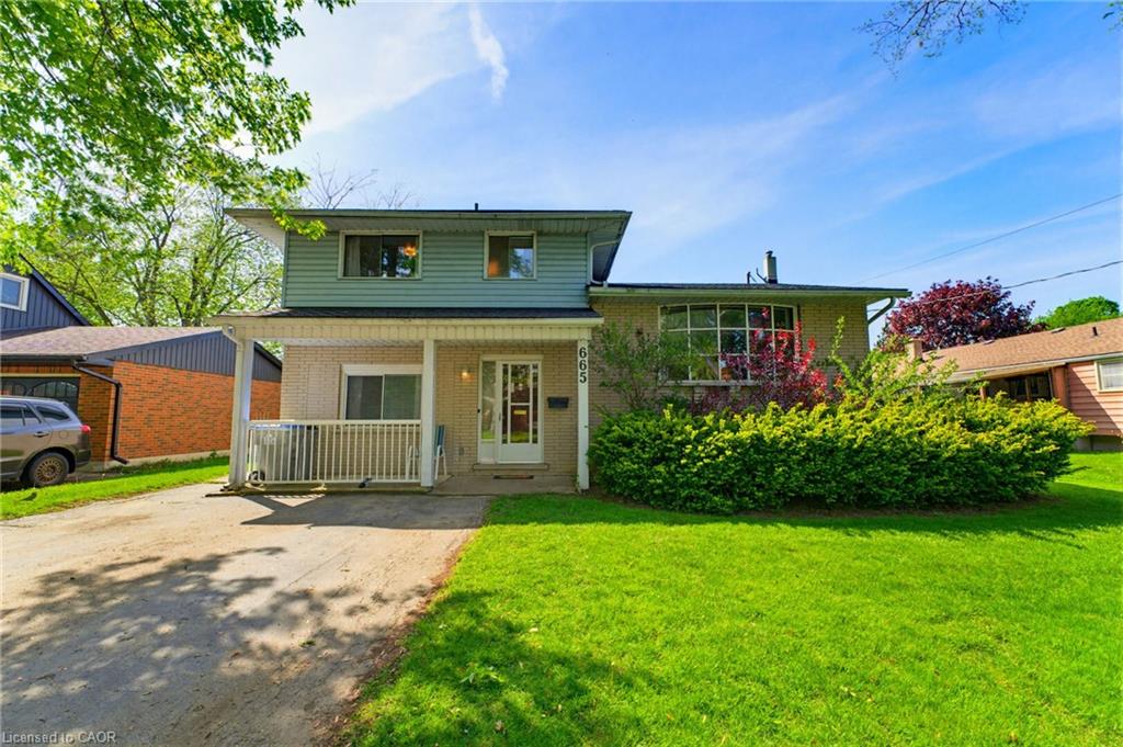 665 Richmond Avenue N Property Photo 1