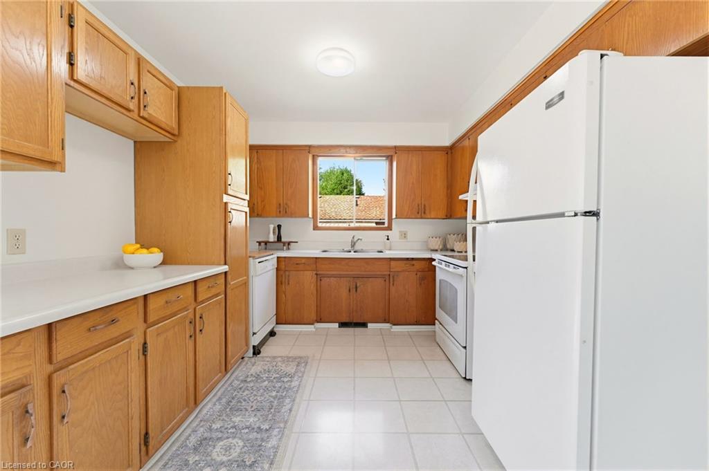 665 Richmond Avenue N Property Photo 5