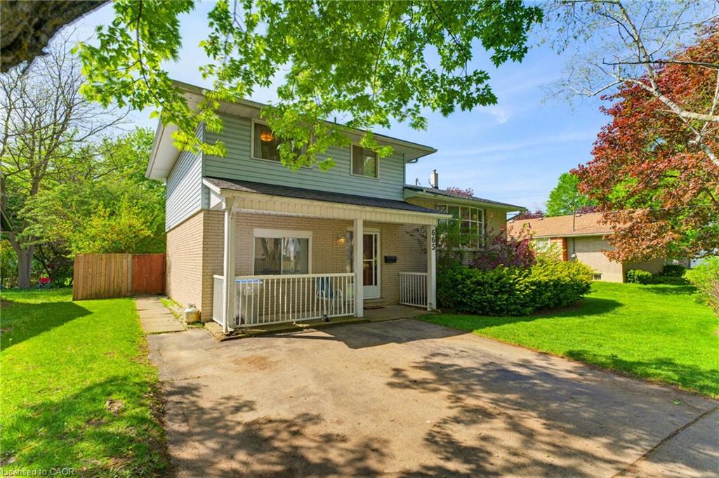 665 Richmond Avenue N Property Photo 7