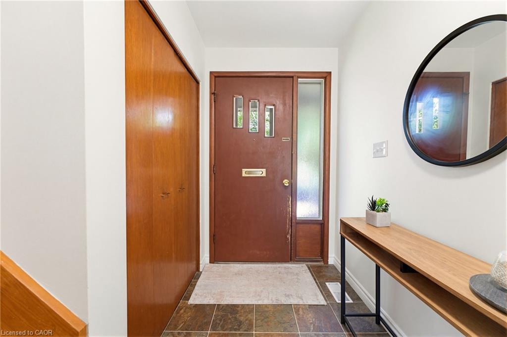 665 Richmond Avenue N Property Photo 8